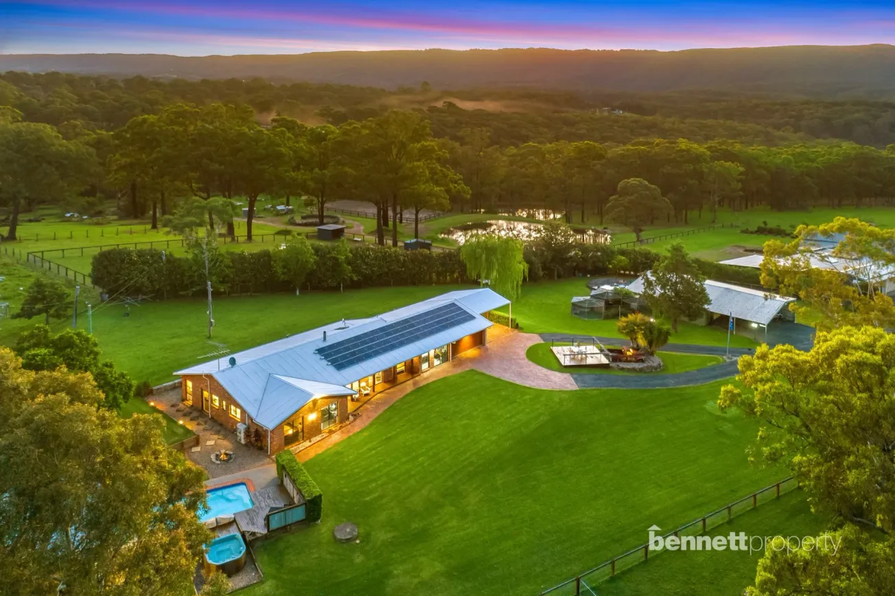 Modern country living at its finest – private estate with resort-style entertaining